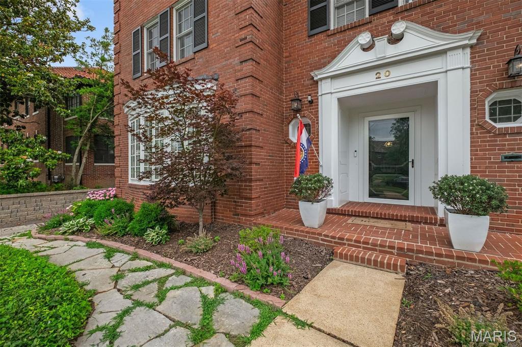 Property Photo: 20 Ridgemoor Drive MO 63105
