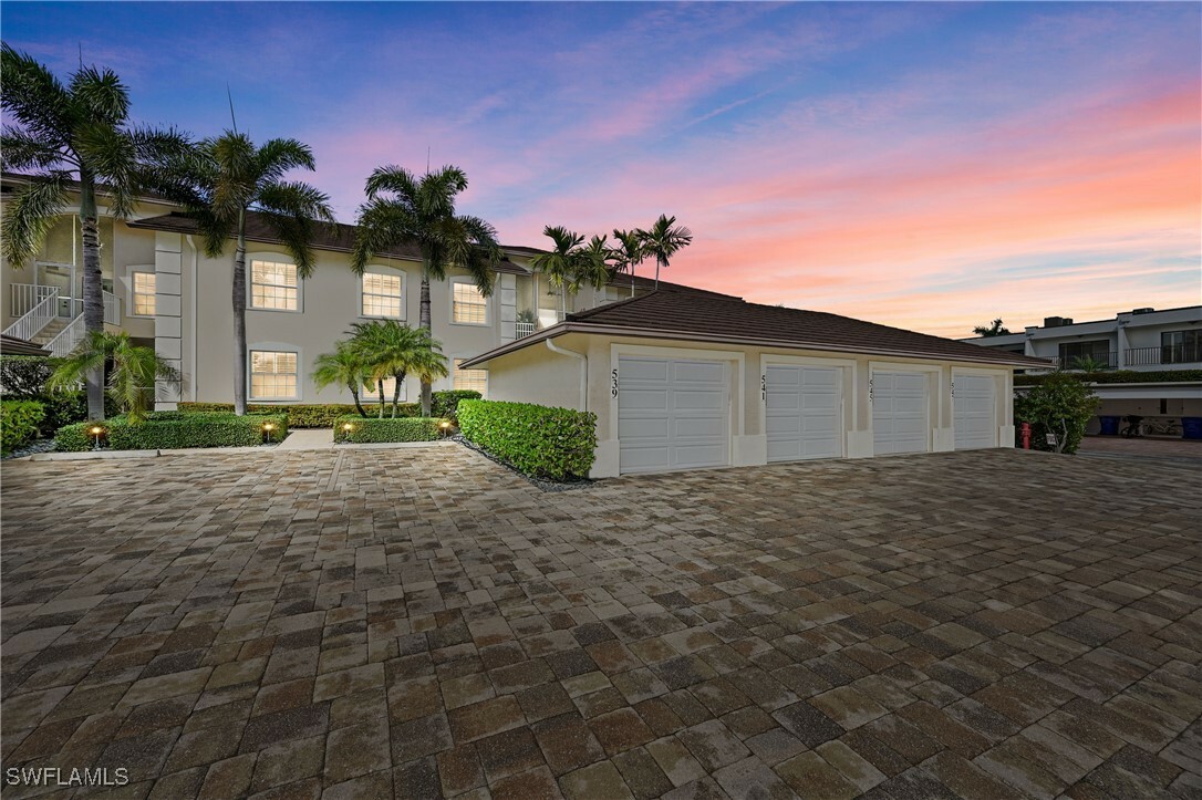 Property Photo: 547 11th Avenue S 204 FL 34102