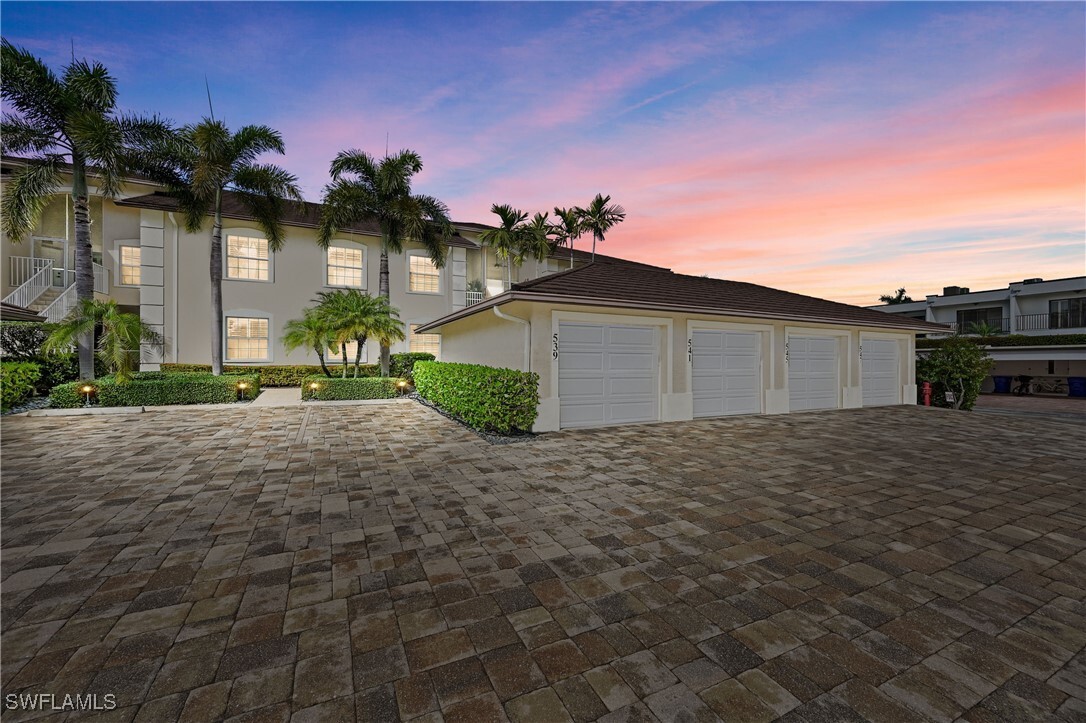 Property Photo: 547 11th Avenue S 204 FL 34102