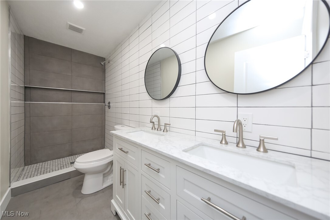 Property Photo: 1655 E 118th Street OH 44106