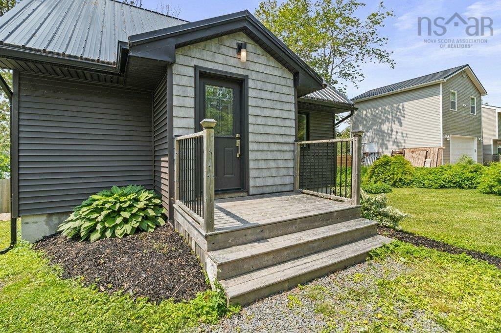 Property Photo: 1396 Beaver Bank Road NS B4G 1E8