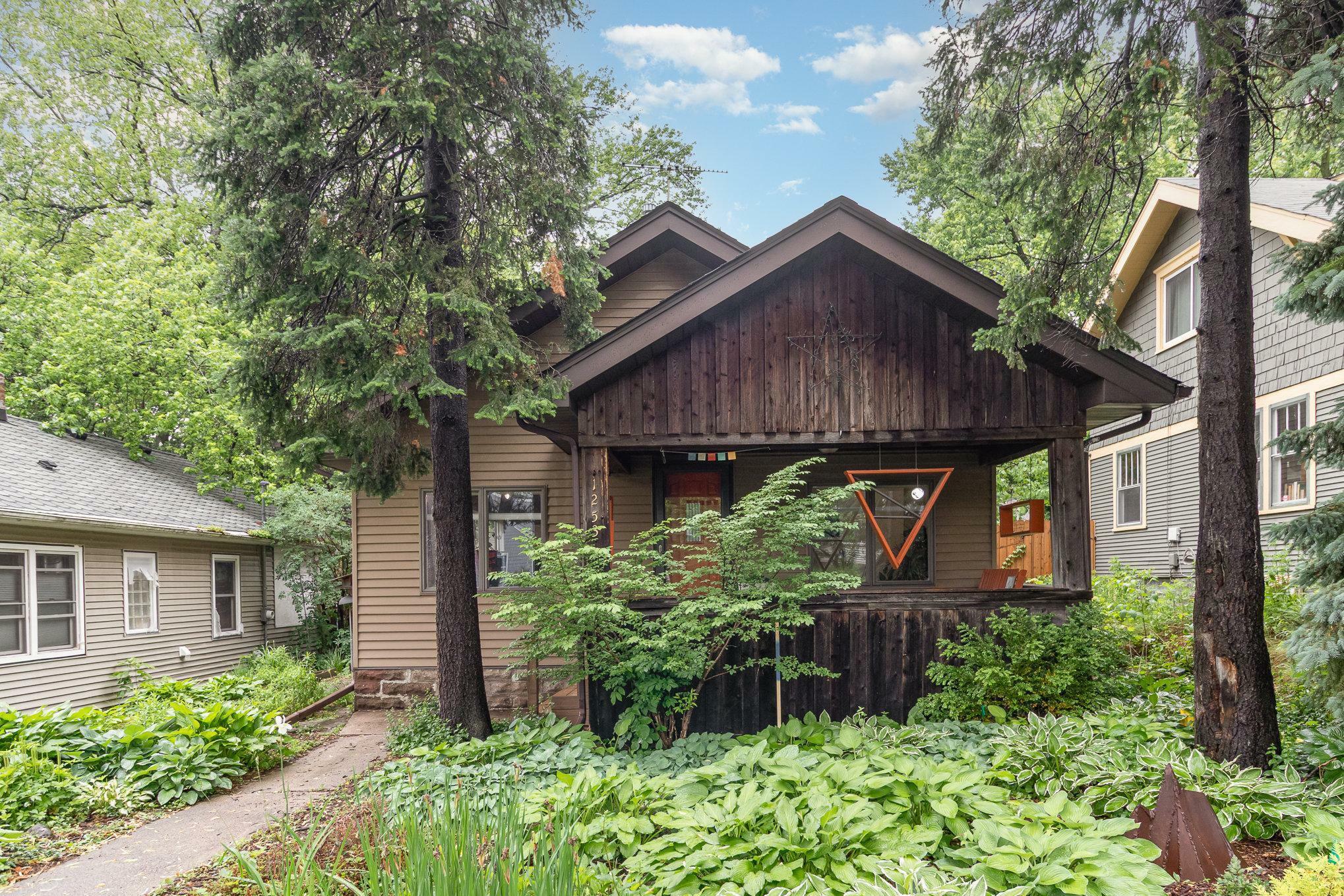 Property Photo: 1253 Avon Street N MN 55117