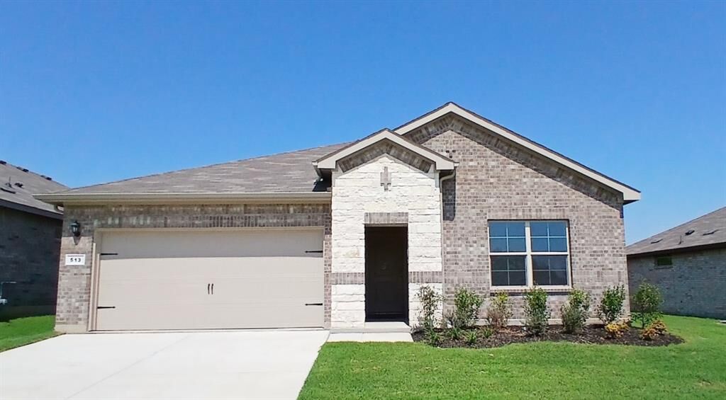 Property Photo: 513 Pendleton Avenue TX 76059