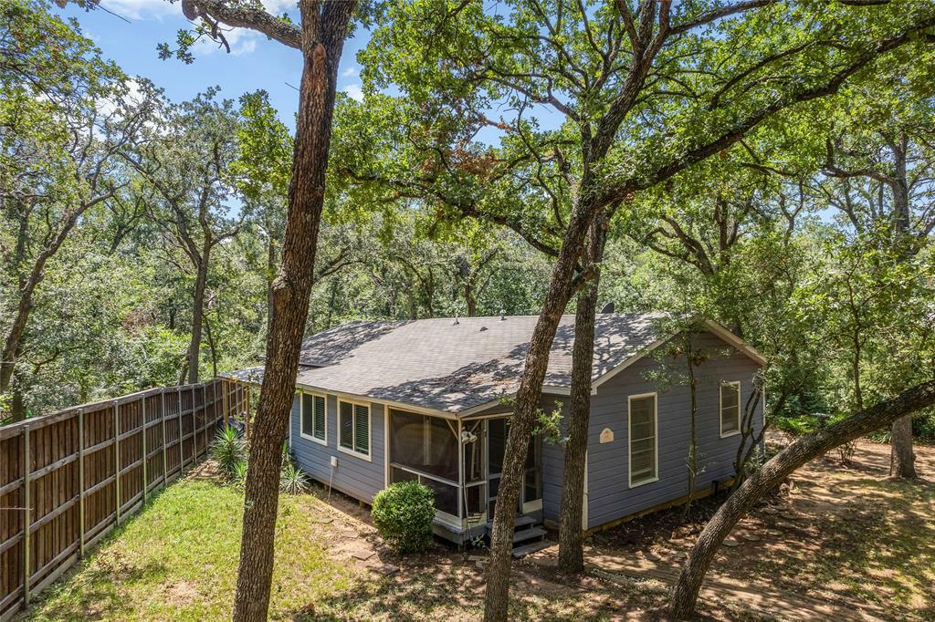 Property Photo: 150 Coneflower Road TX 76208