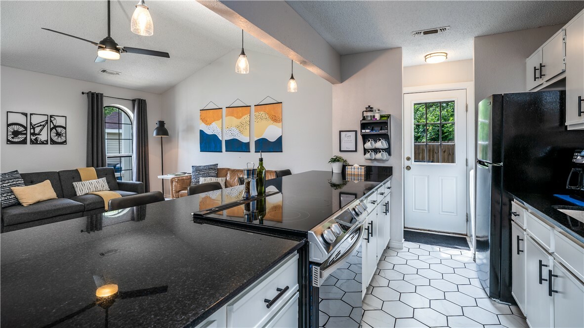 Property Photo: 4 Brookhollow Place AR 72712