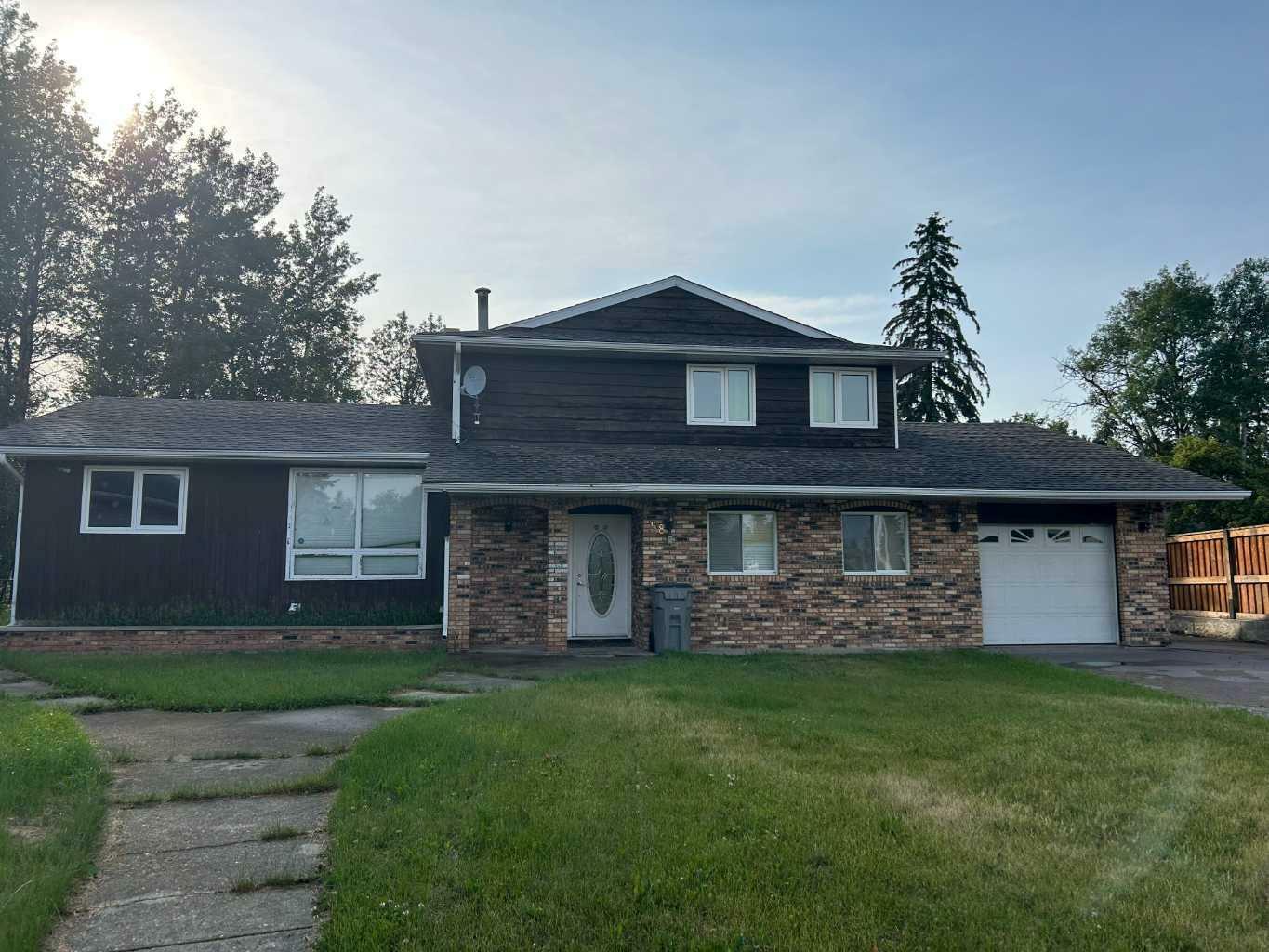 Property Photo: 58 Baxter Crescent AB T7S 1E6