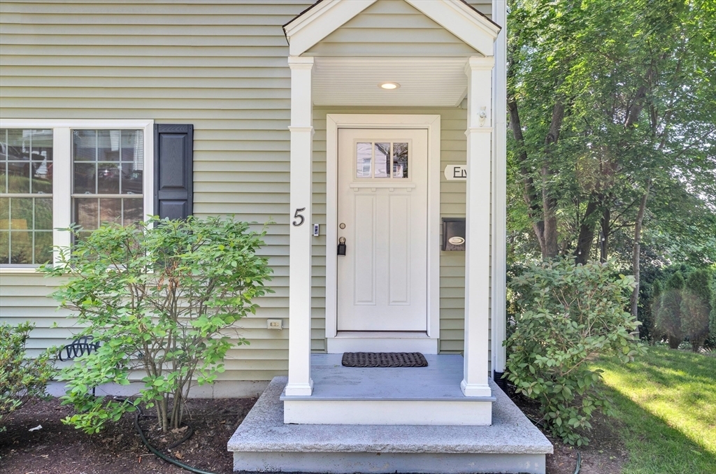 Property Photo:  5 Allen Street 5  MA 01801 