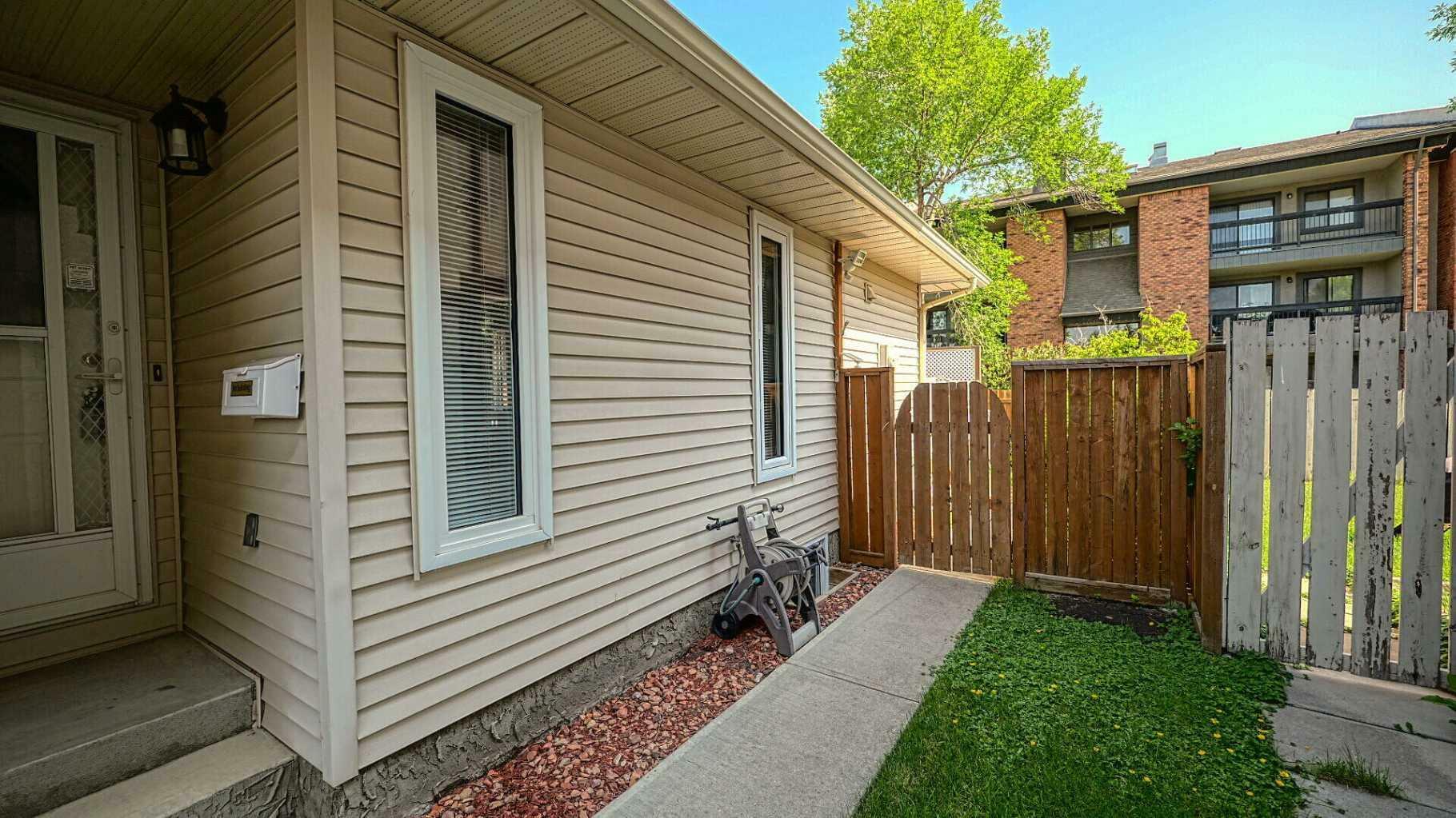 Property Photo: 15 Deer Place SE AB T2J 6W6