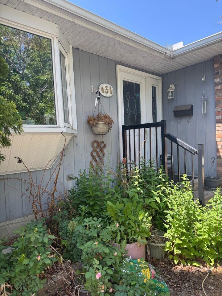 Property Photo: 431 Queen Charlotte Drive SE AB T2W 4H2