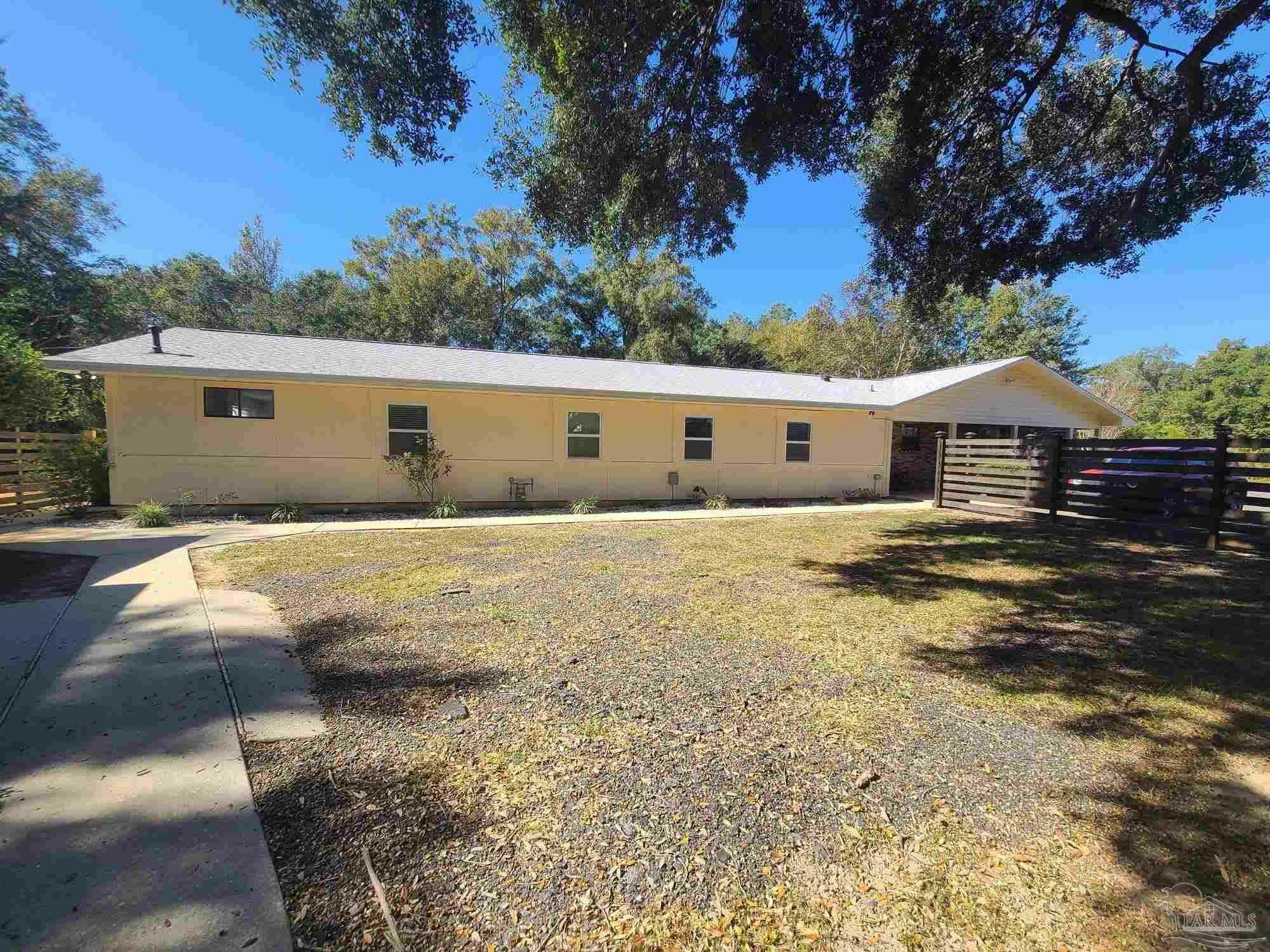 Property Photo: 3111 Zepp Ln FL 32571