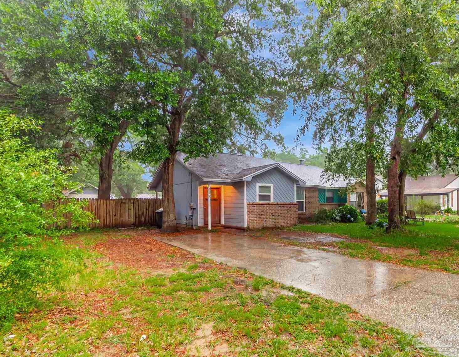 Property Photo: 6205 E Forest Pines Dr FL 32526