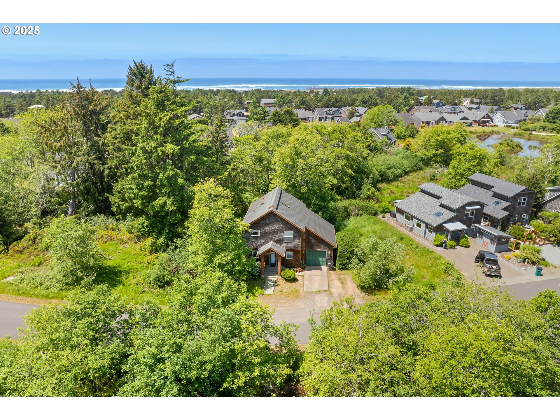 Property Photo: 26484 Kittiwake Dr OR 97136