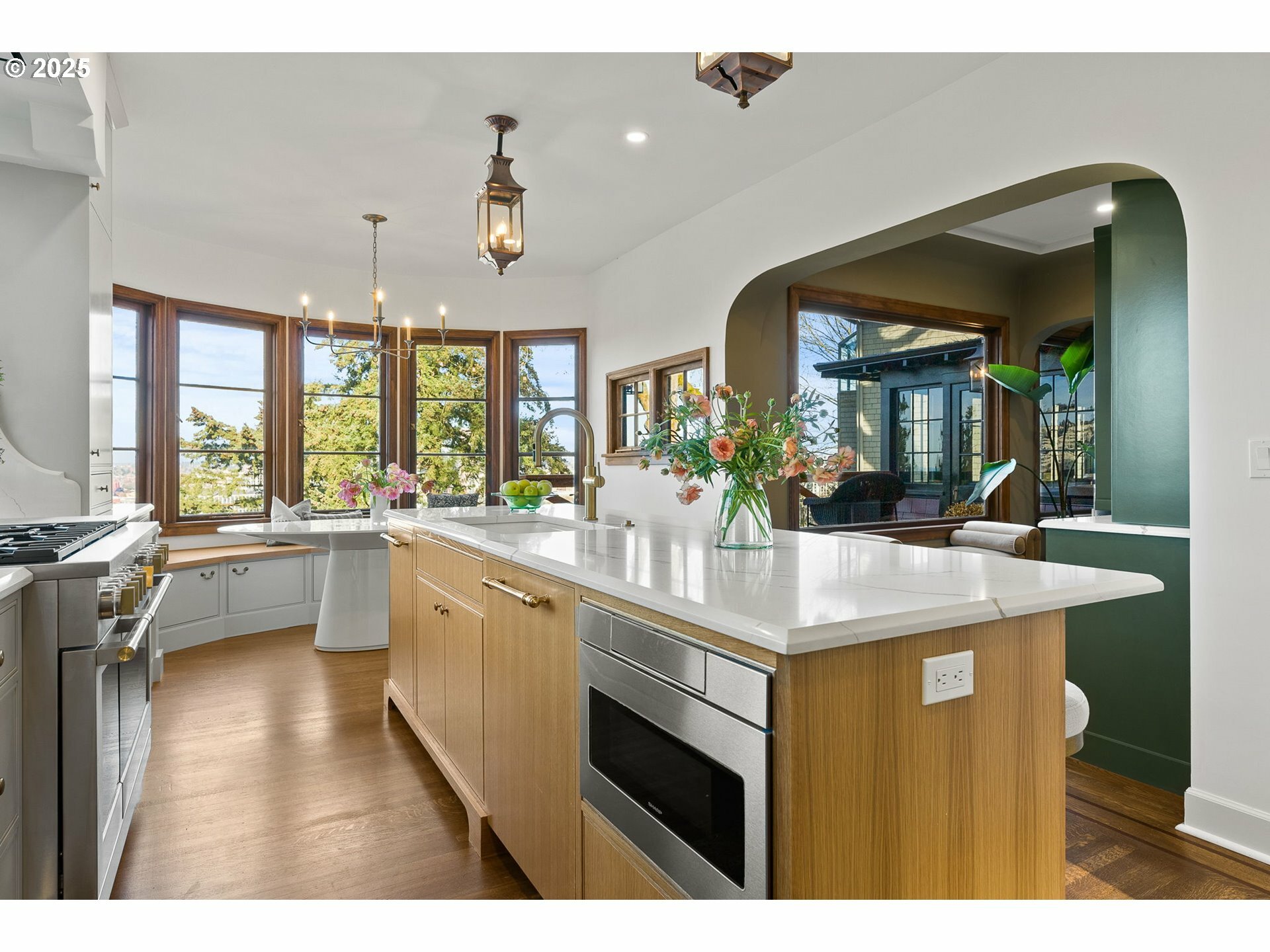 Property Photo: 1442 SW Vista Ave OR 97201