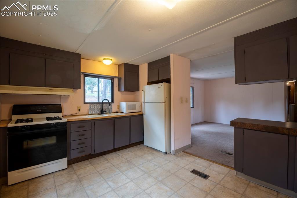 Property Photo:  310 Blossom Road  CO 80863 