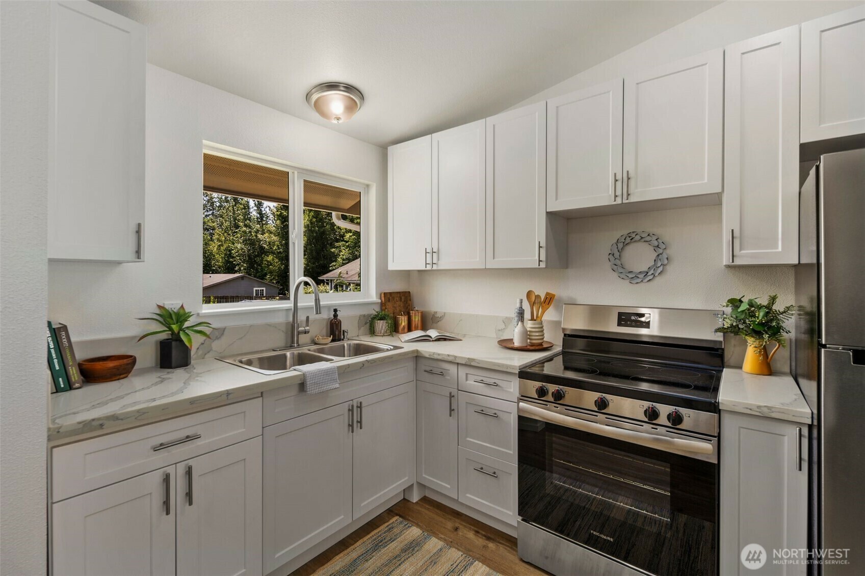 Property Photo: 3305 Hollywood Avenue WA 98225