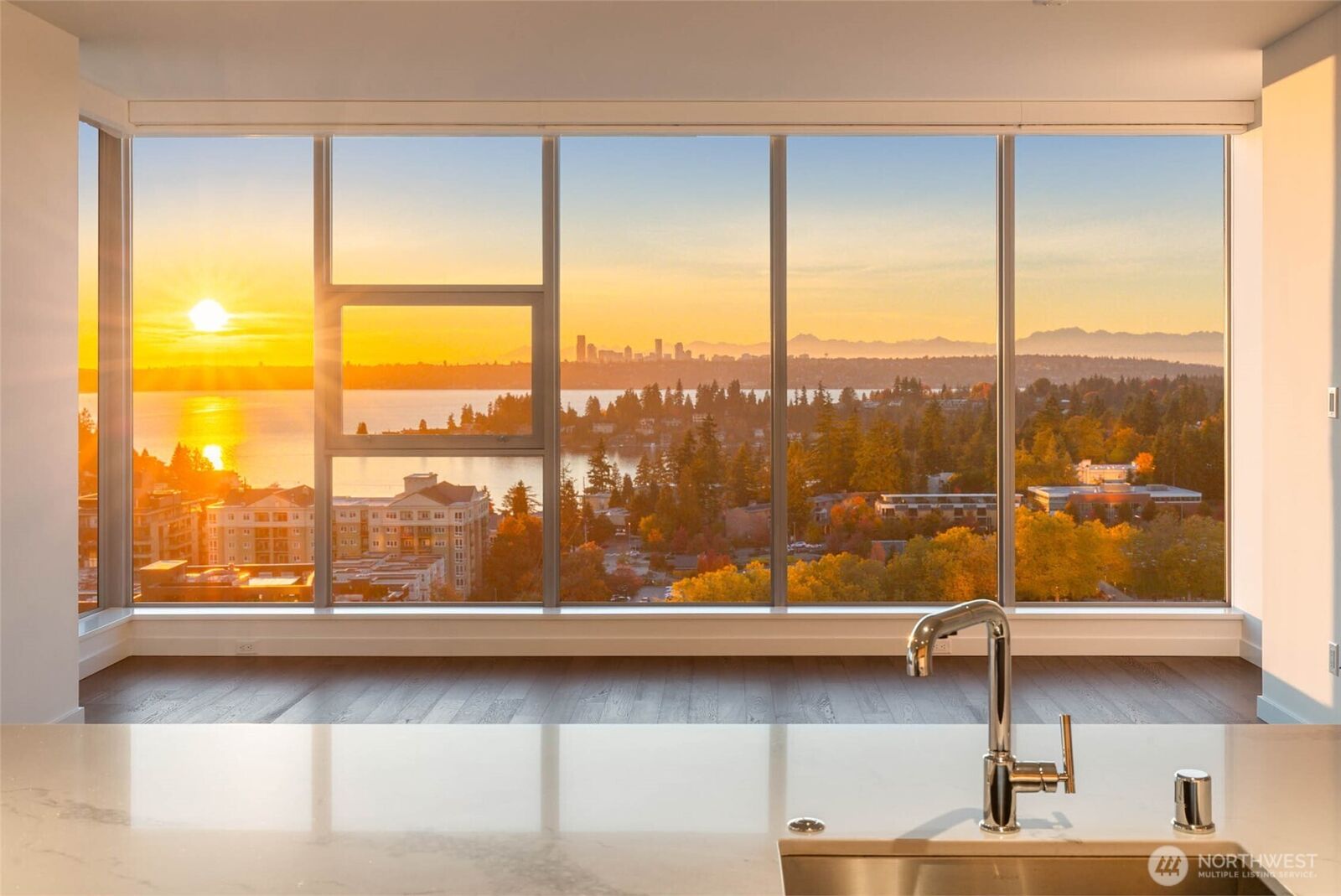 Property Photo:  188  Bellevue Way NE 1907  WA 98004 