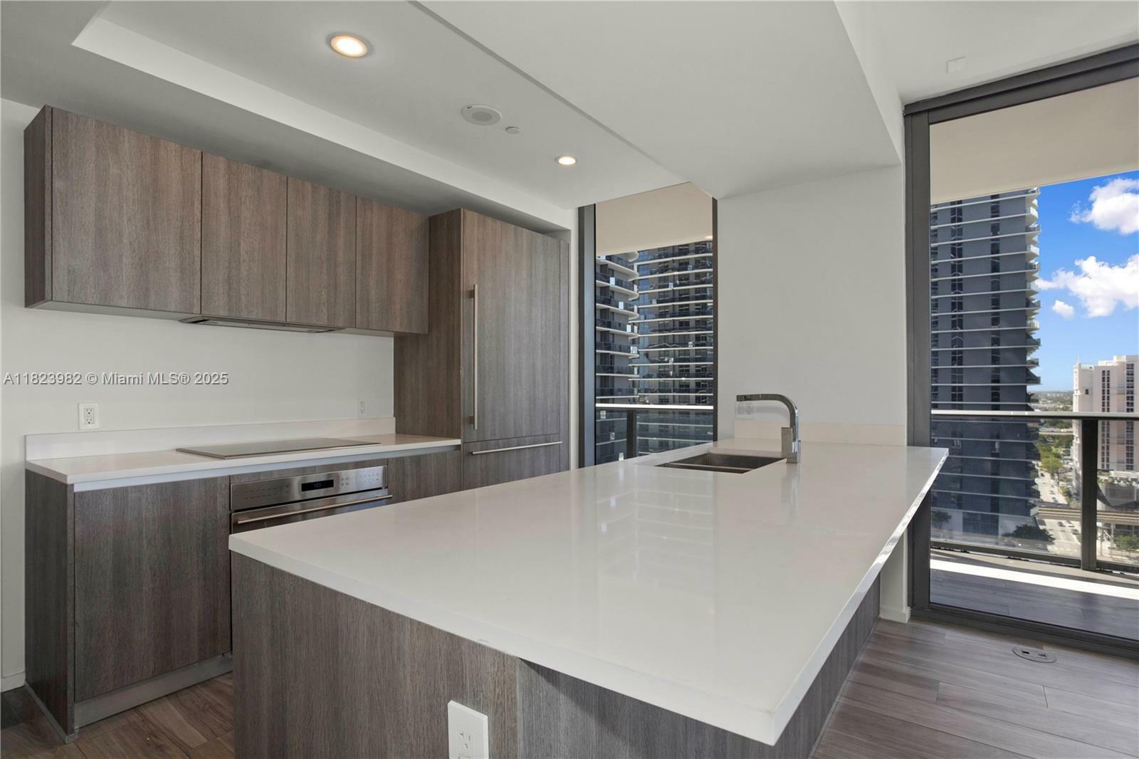 Property Photo: 801 S Miami Ave 1609 FL 33130