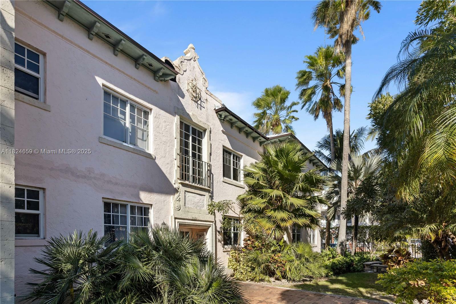 Property Photo: 750 Pennsylvania Ave 3 FL 33139