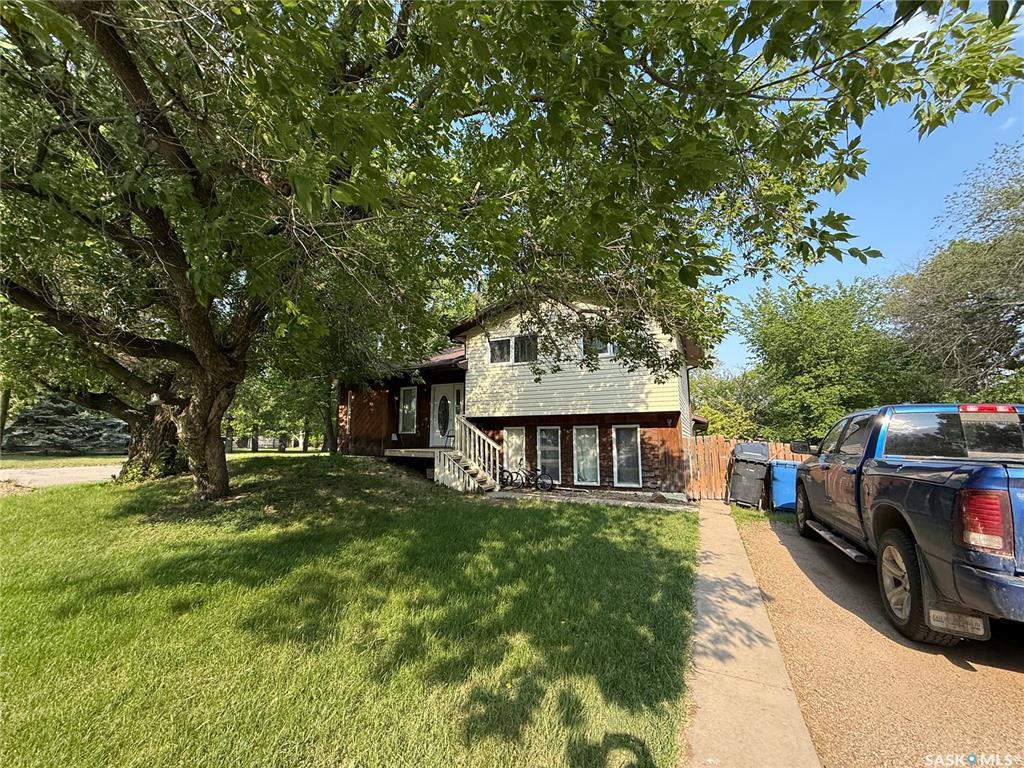 Property Photo: 201 3rd Street W SK S0C 0S0