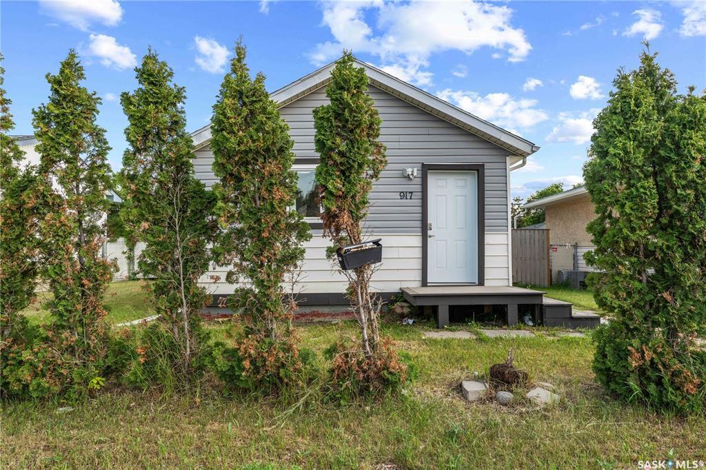 Property Photo: 917 Dewdney Avenue E SK S4N 0C7