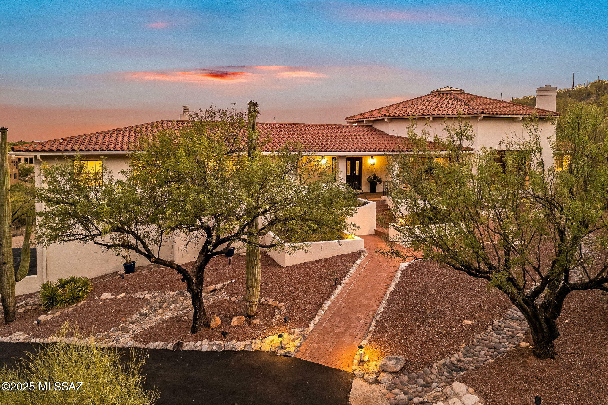 Property Photo: 6841 N La Place AZ 85750