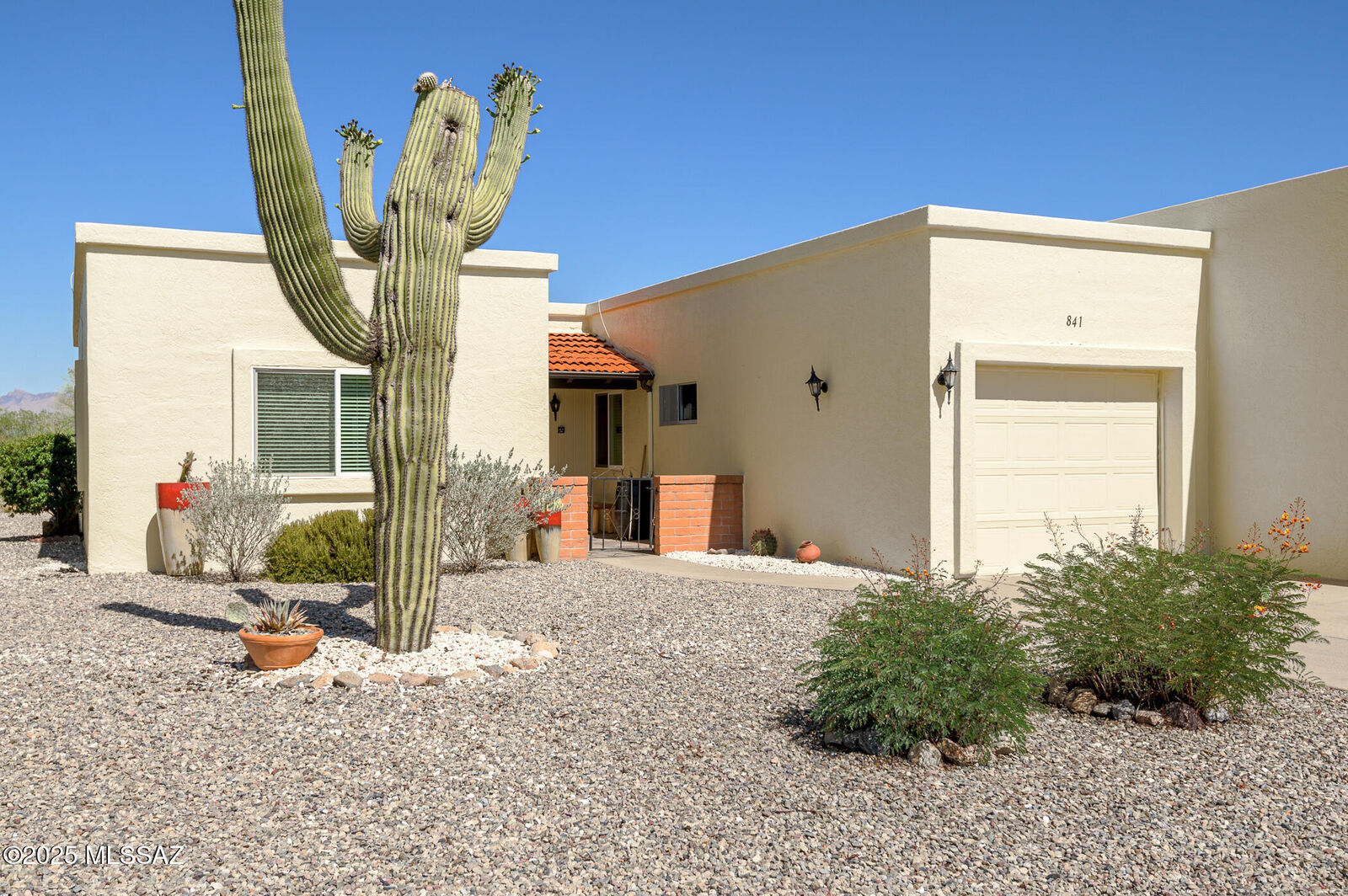 Property Photo:  841 S Camino Del Monte  AZ 85614 