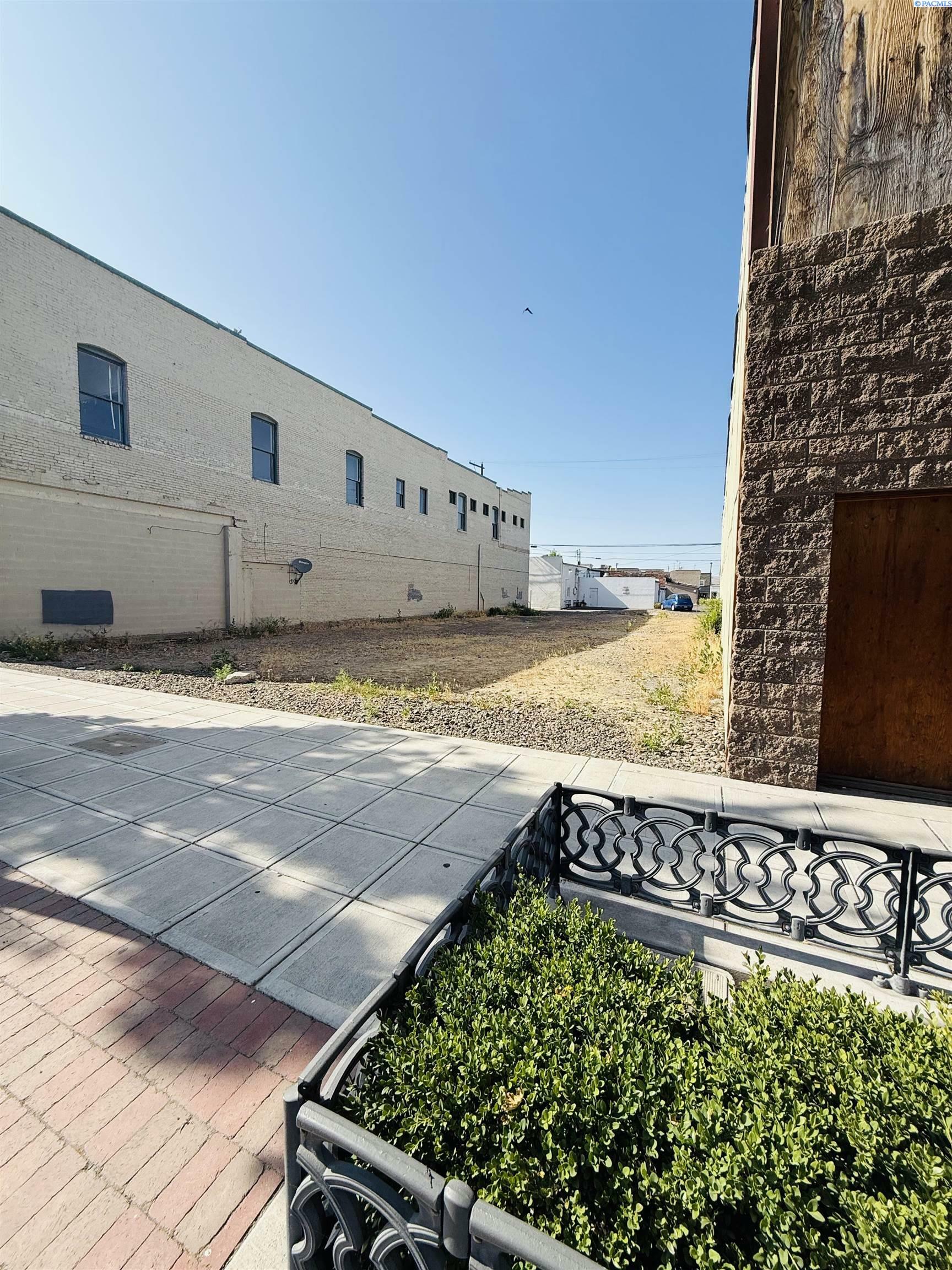Property Photo: 600 E Edison Ave. WA 98944