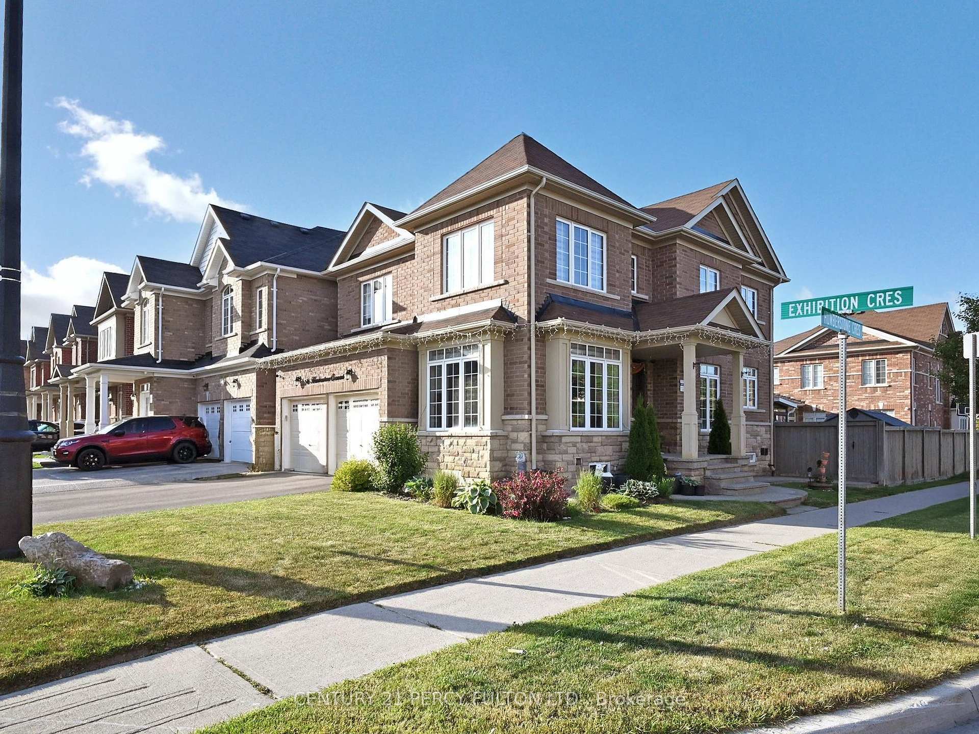 96 Humberstone Crescent  Brampton ON L7A 4B8 photo