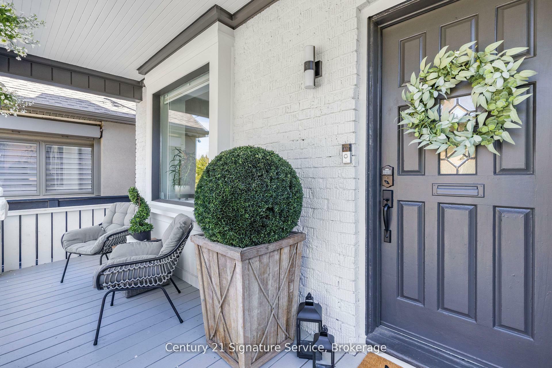Photo de la propriété: 349 Windermere Avenue ON M6S 3L1