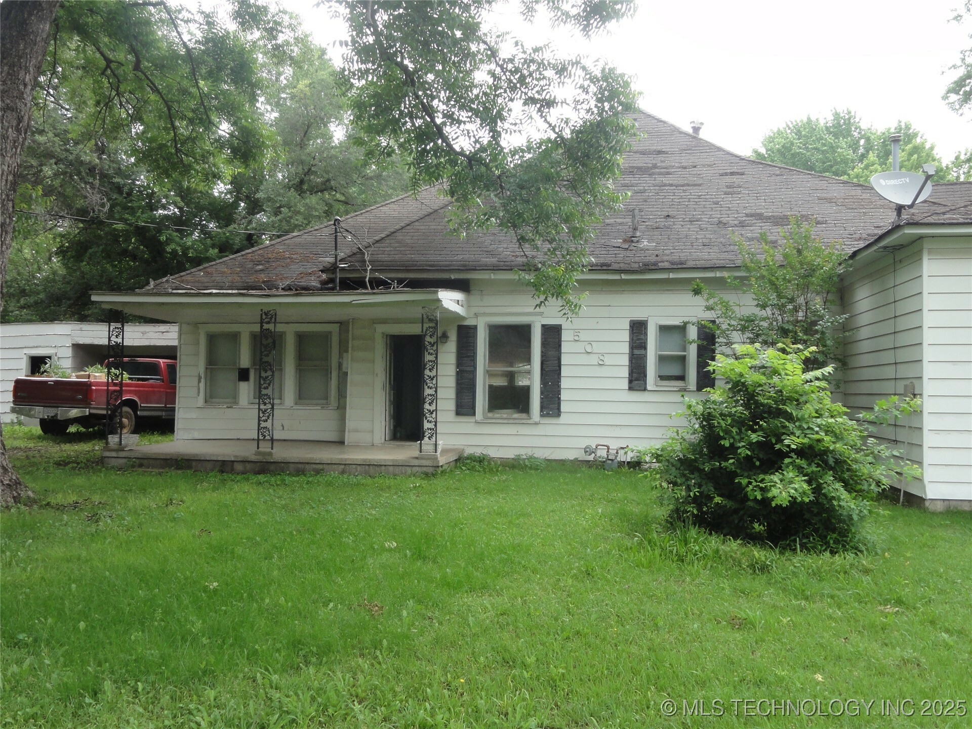 Property Photo: 508 W North Avenue OK 74301