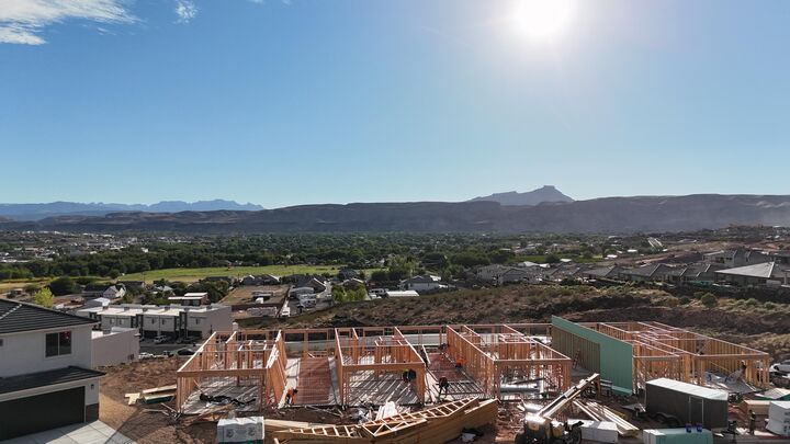 Property Photo:  2032 W 320 S 37  UT 84737 