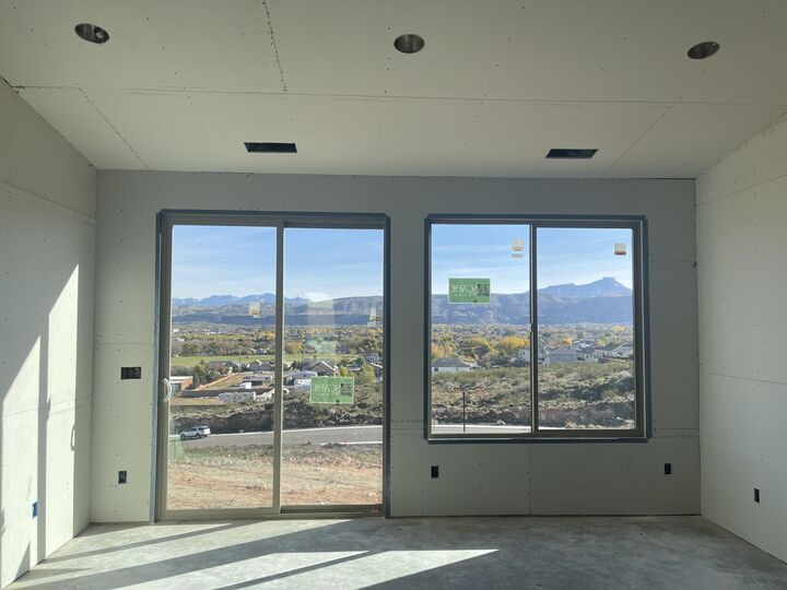 Property Photo: 2032 W 320 S 37 UT 84737