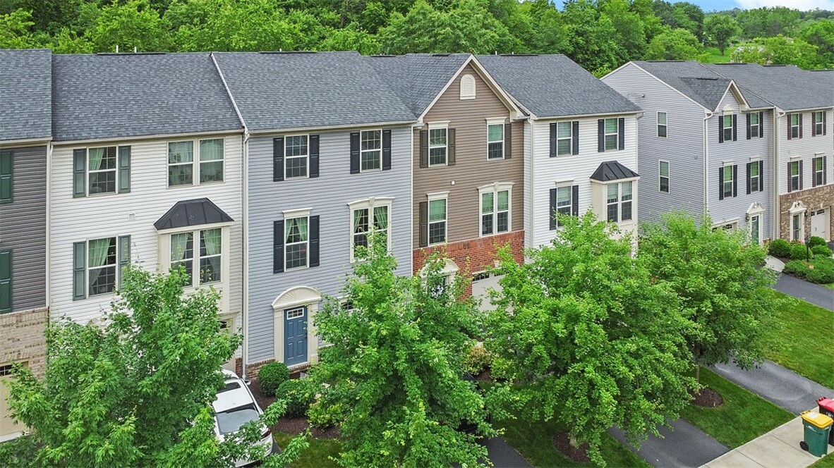 Property Photo:  122 Arbor Trail Dr  PA 15136 