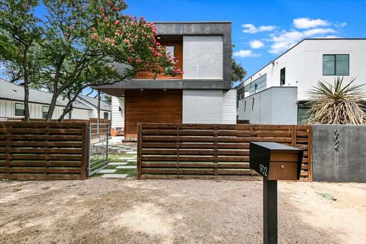902 W Live Oak Street  Austin TX 78704 photo