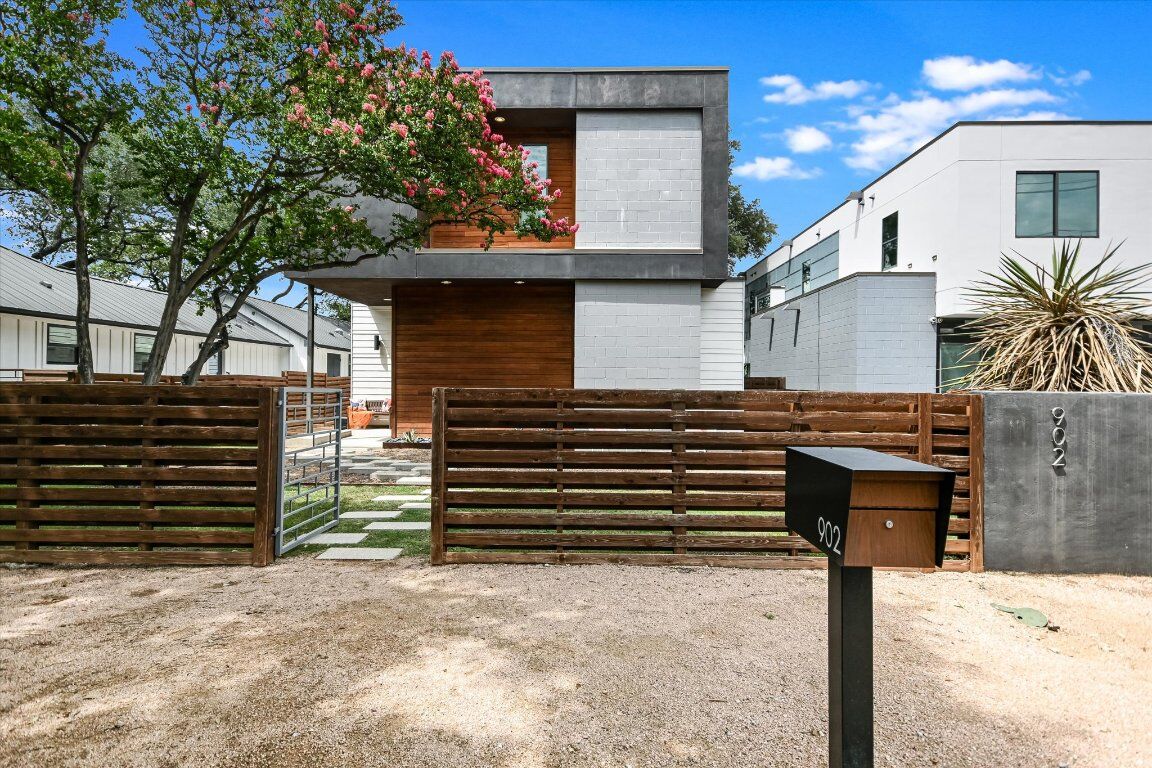 Property Photo:  902 W Live Oak Street  TX 78704 