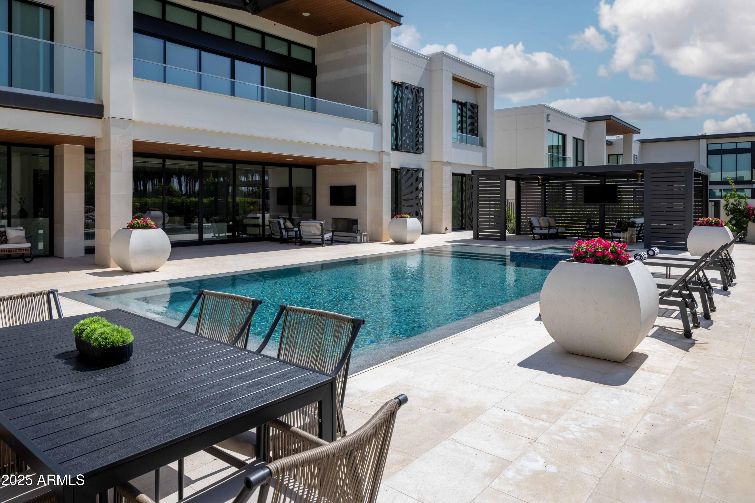 Property Photo: 6587 N Palmeraie Boulevard 1050 AZ 85253