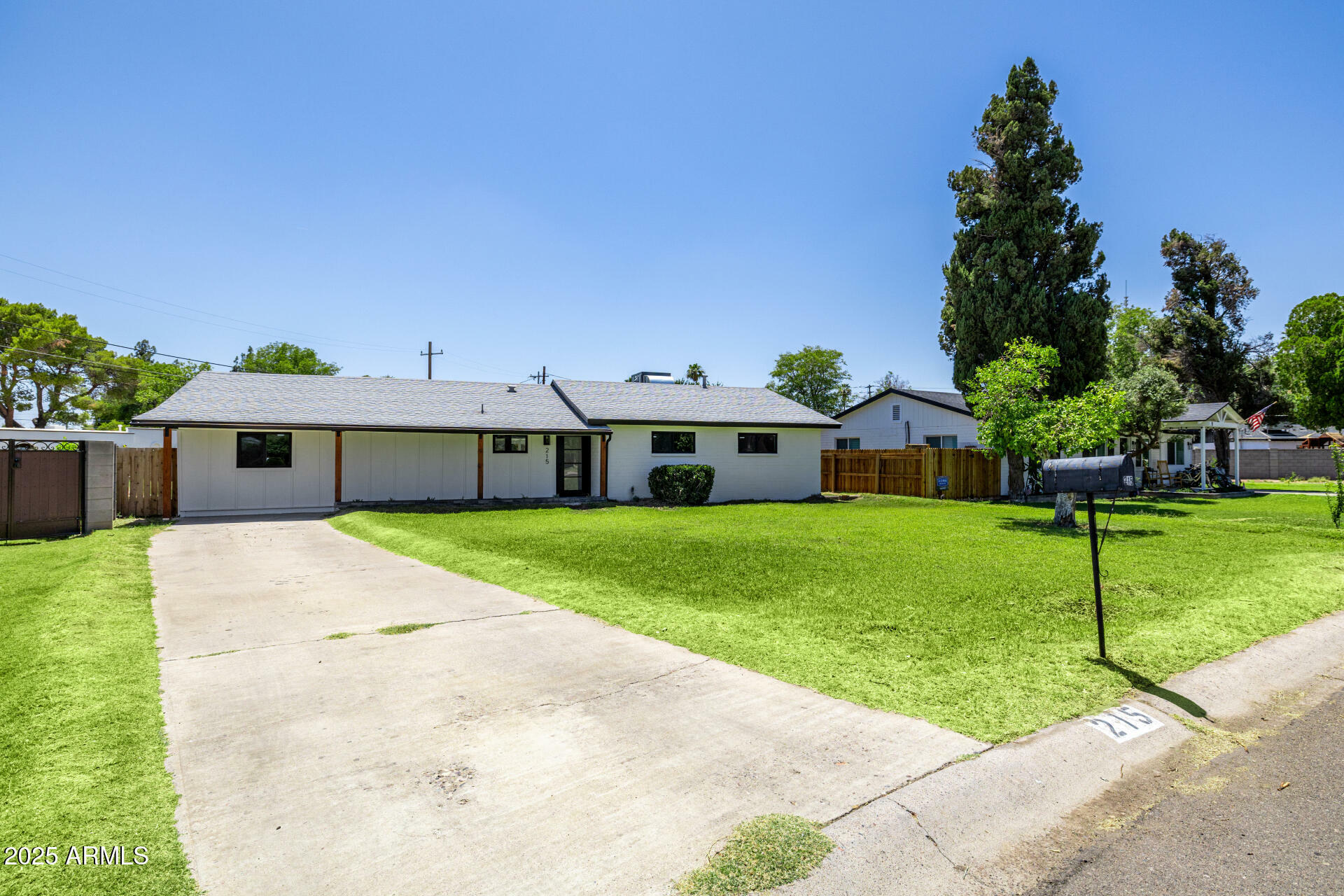 Property Photo:  215 W Ruth Avenue  AZ 85021 