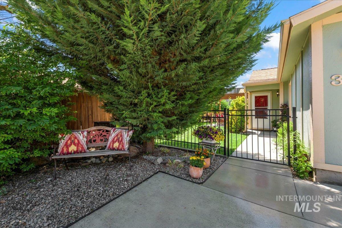 Property Photo: 3977 N Cambria Way ID 83703