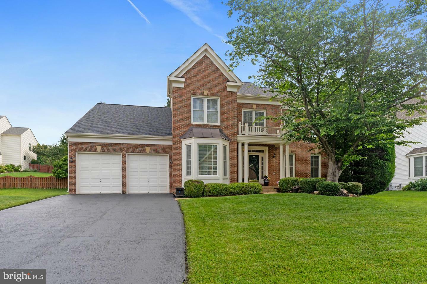 Property Photo:  6847 Creek Crest Way  VA 22150 