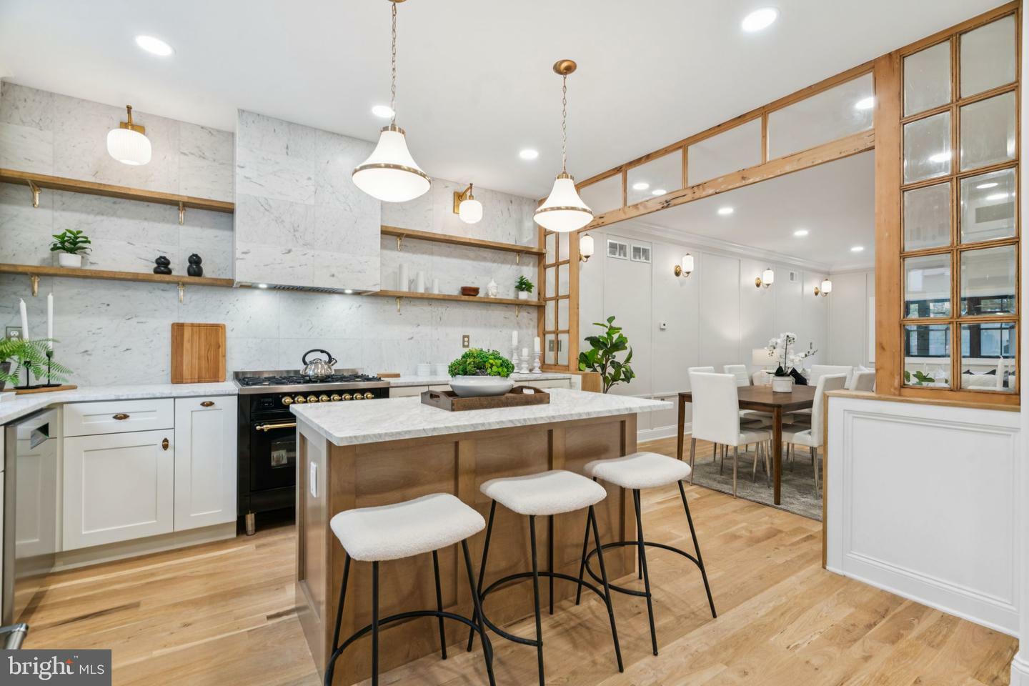Property Photo: 1310 E Passyunk Avenue PA 19147