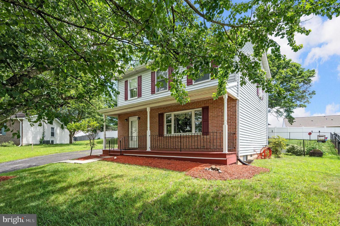 Property Photo: 108 Oakmont Circle VA 22602
