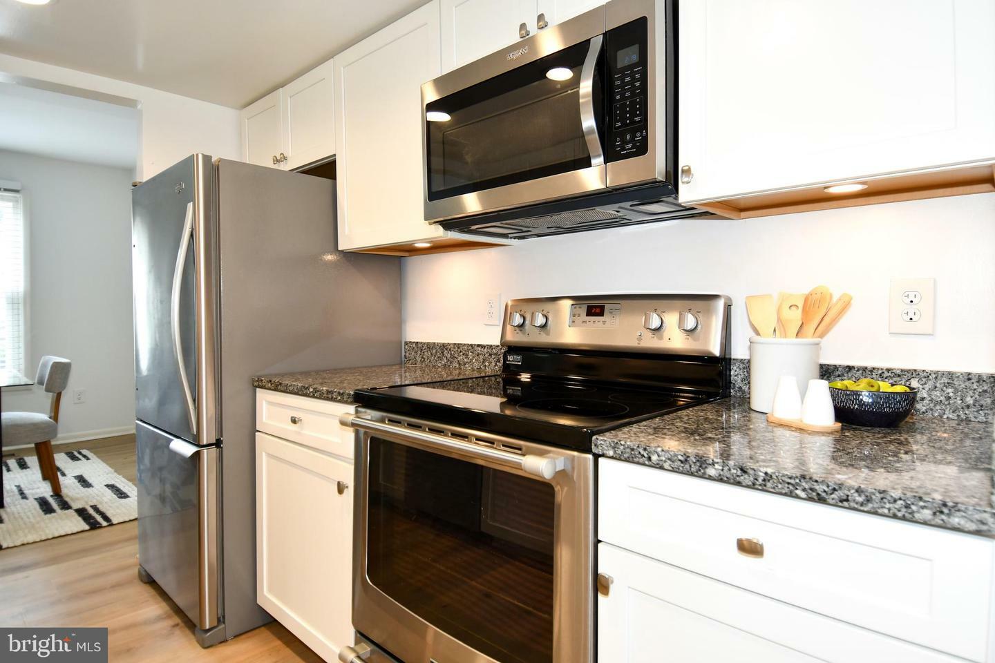 Property Photo: 9835 Saint Cloud Court VA 22031