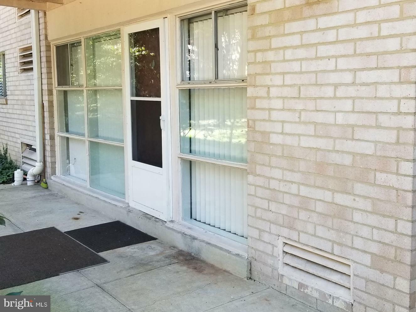 Property Photo: 7759 Donnybrook Court 105 VA 22003