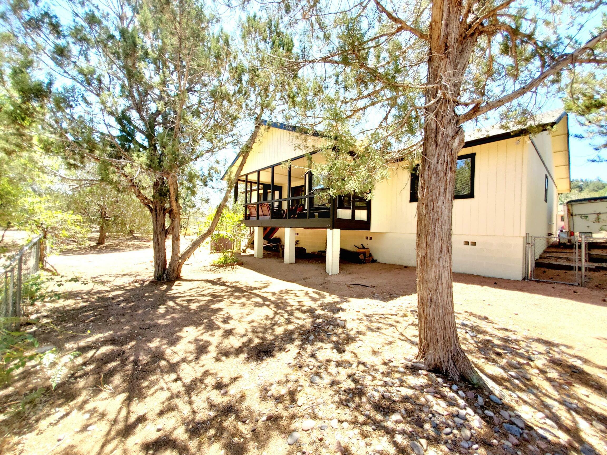 Property Photo: 604 E Amarillo Circle AZ 85541
