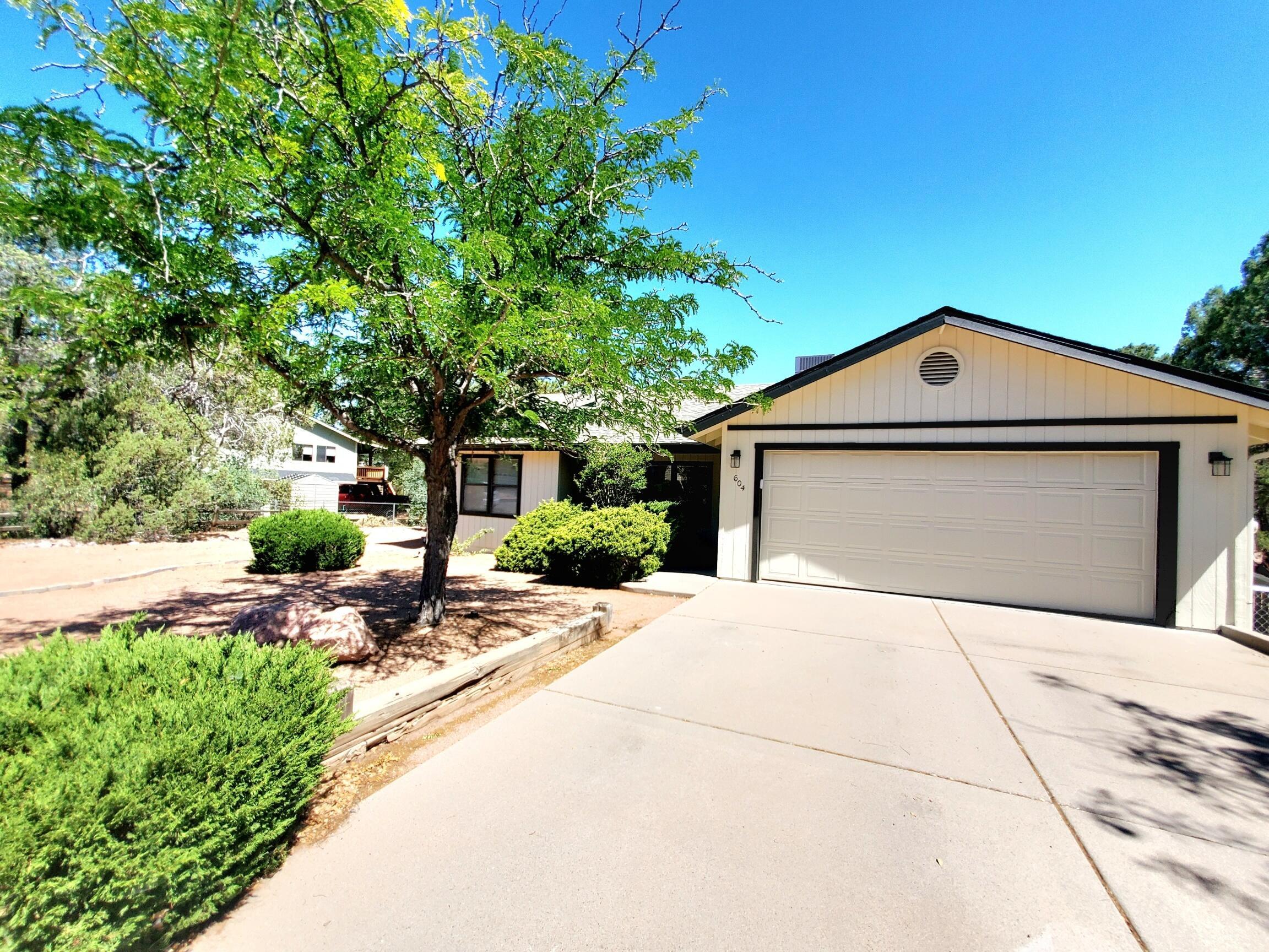 Property Photo: 604 E Amarillo Circle AZ 85541