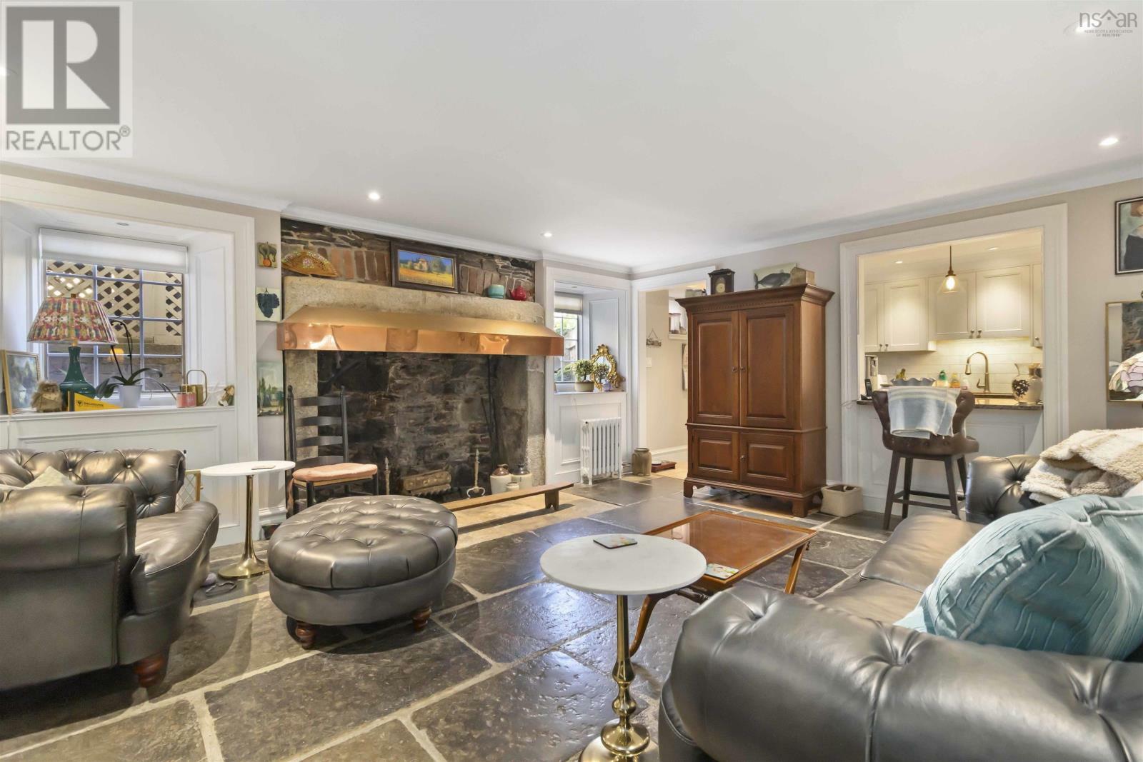 Photo de la propriété: 5686 Inglis Street NS B3H 1K3