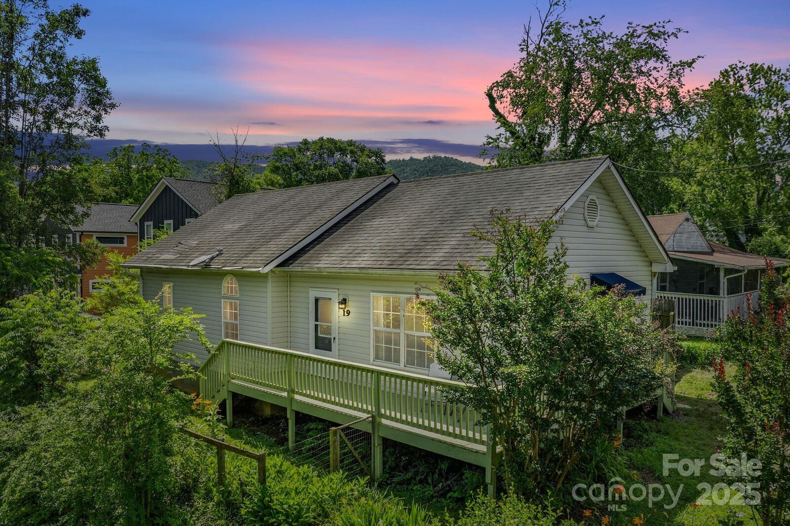 Property Photo:  19 Busbee View Road  NC 28803 