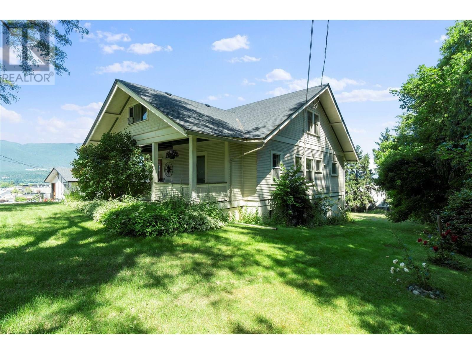 Photo de la propriété: 671 2 Avenue Northeast BC V1E 1H2