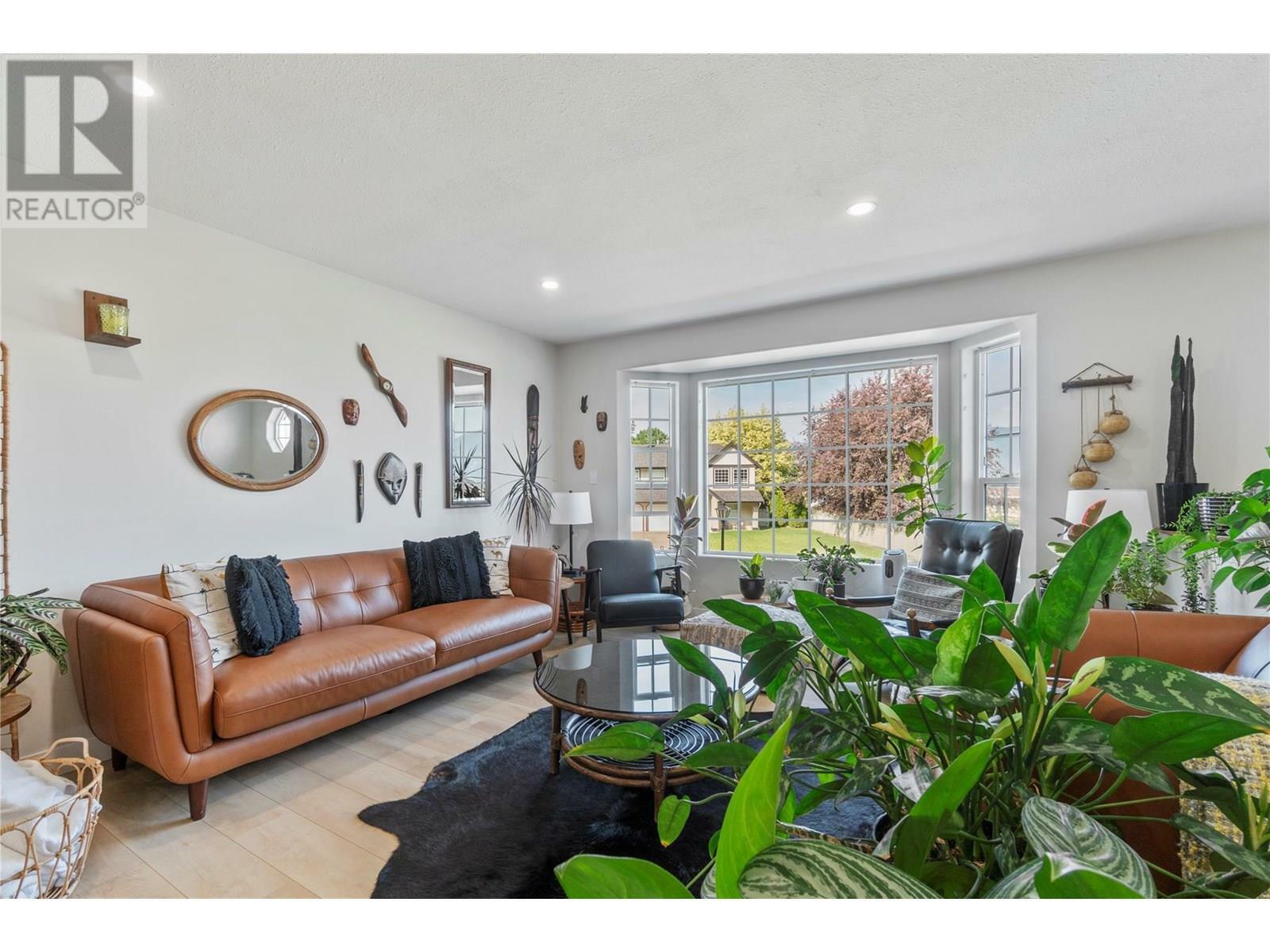 Property Photo: 408 27 Street Southeast BC V1E 1K7