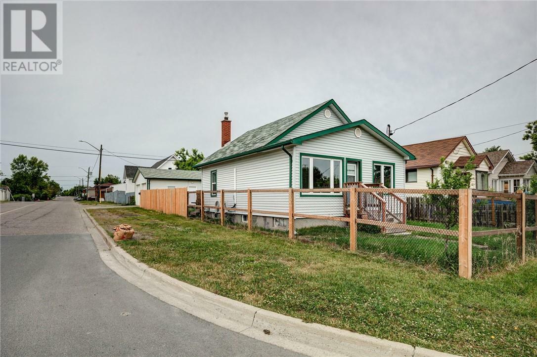 37 Gutcher Avenue  Greater Sudbury ON P3C 3H7 photo